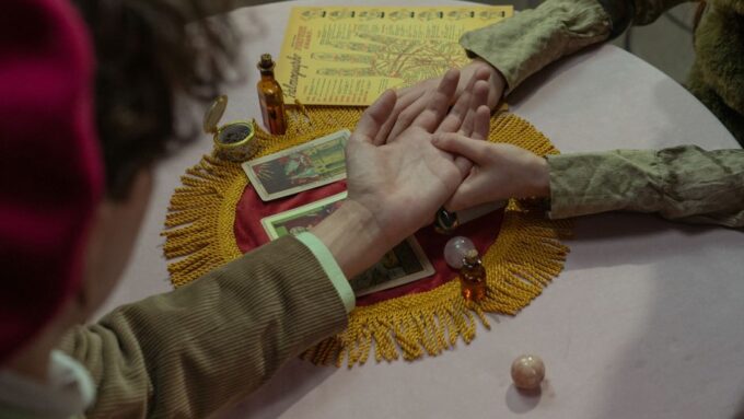 The Unbelievable Tale of the 2026 Psychic Parrots: When Birds Outsmart Humans