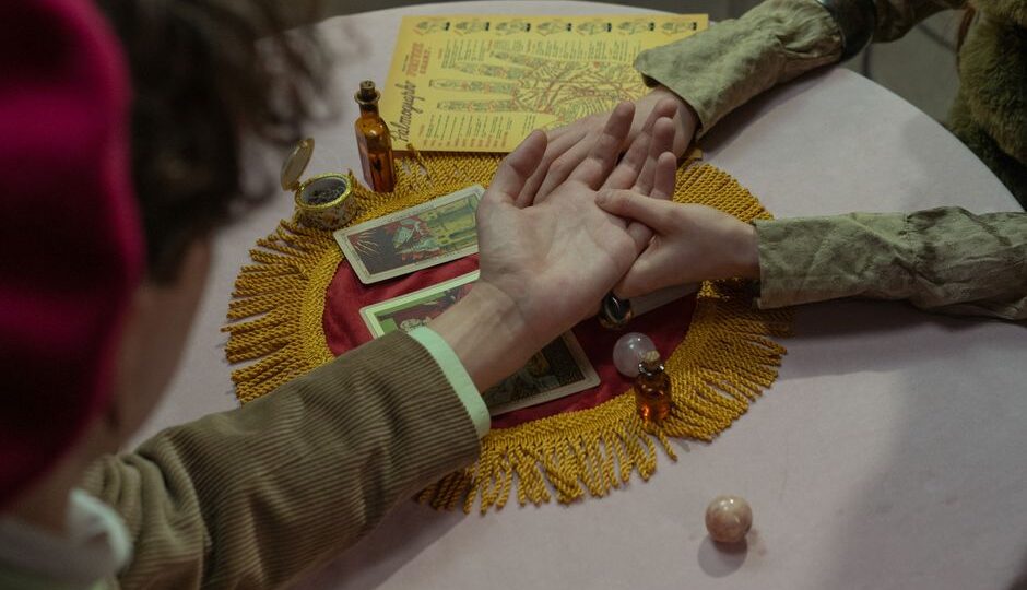 The Unbelievable Tale of the 2026 Psychic Parrots: When Birds Outsmart Humans